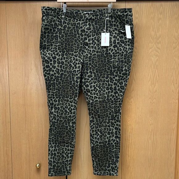 Good American Good Waist Crop in Sage Green Leopard Print Jeans Size 24 - Picture 2 of 7